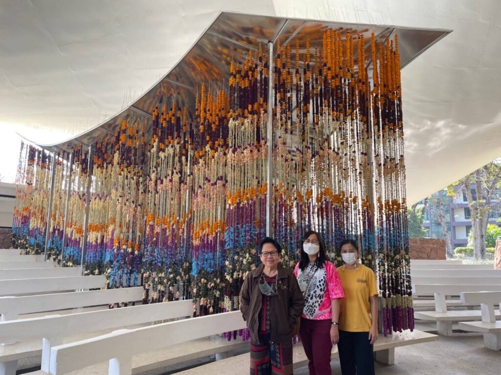 ผู้อำนวยการศูนย์เครือข่ายสัมพันธ์และแหล่งทุน และบุคลากรกองทุนส่งเสริมศิลปะร่วมสมัย ร่วมลงพื้นที่ติดตามผลงานในงานมหกรรมศิลปะนานาชาติ ครั้งที่ 2 7 269804480 1841769989349536 4115786791345936860 n