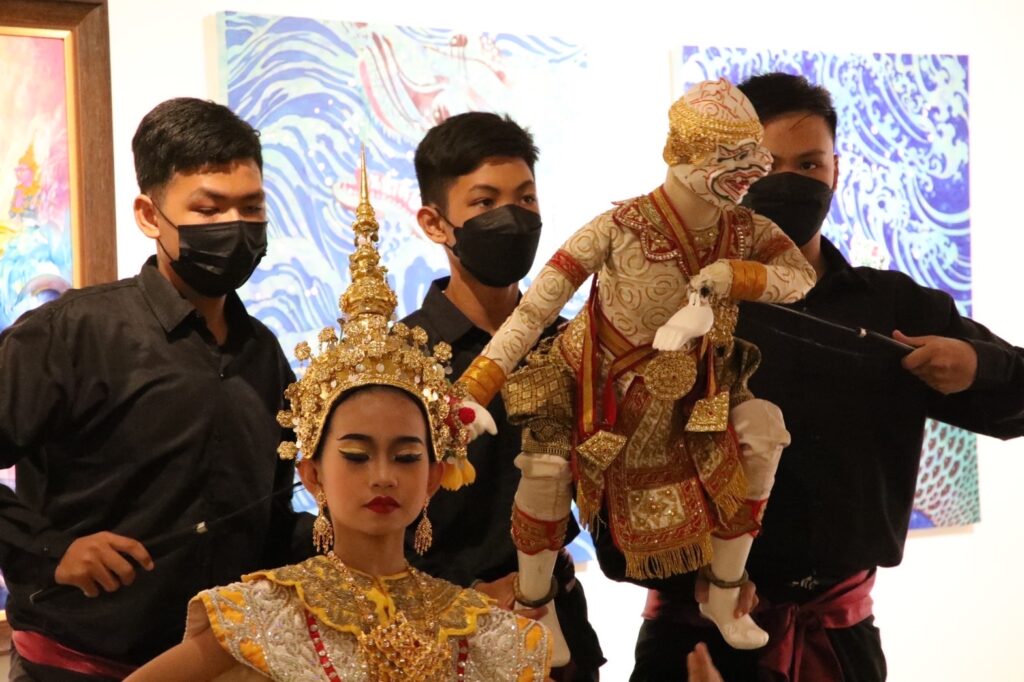 พิธีเปิดนิทรรศการ "ศิลปะเพื่อสายน้ำ" ณ หอศิลป์ร่วมสมัยราชดำเนิน กรุงเทพฯ 22 IMG 6847