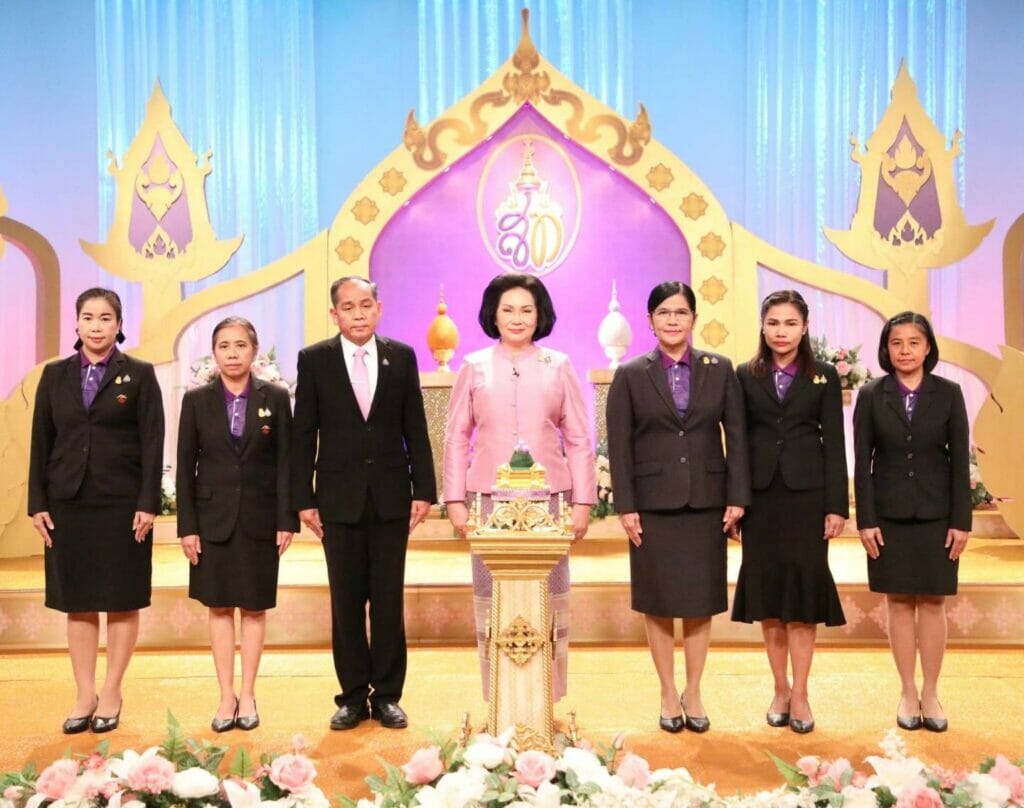 บันทึกเทปโทรทัศน์ถวายพระพรชัยมงคล สมเด็จพระนางเจ้าสุทิดา พัชรสุธาพิมลลักษณ พระบรมราชินี เนื่องในโอกาสวันเฉลิมพระชนมพรรษา 3 มิถุนายน 2566 1 This image has an empty alt attribute; its file name is 346285654_159419360430827_1316678320036659074_n-1024x808.jpg