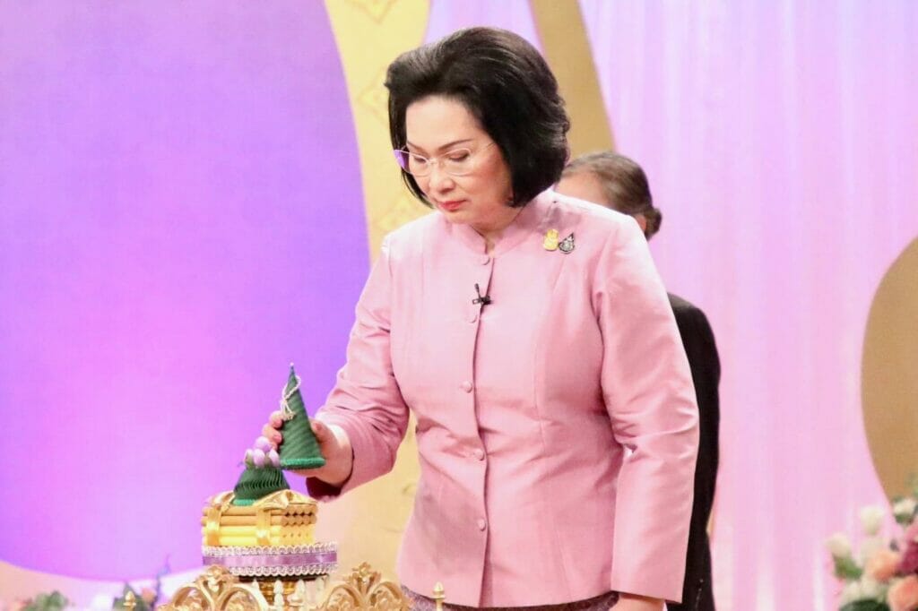 บันทึกเทปโทรทัศน์ถวายพระพรชัยมงคล สมเด็จพระนางเจ้าสุทิดา พัชรสุธาพิมลลักษณ พระบรมราชินี เนื่องในโอกาสวันเฉลิมพระชนมพรรษา 3 มิถุนายน 2566 4 346797685 758320725885801 3753322527071540872 n